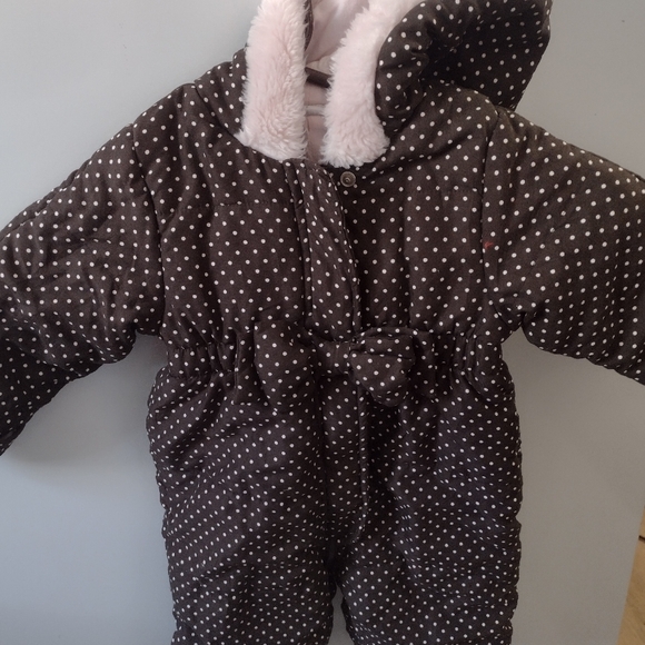 Baby Girls First Impression warm onesy coat size 12 months (22-25 lbs). - Picture 5 of 9